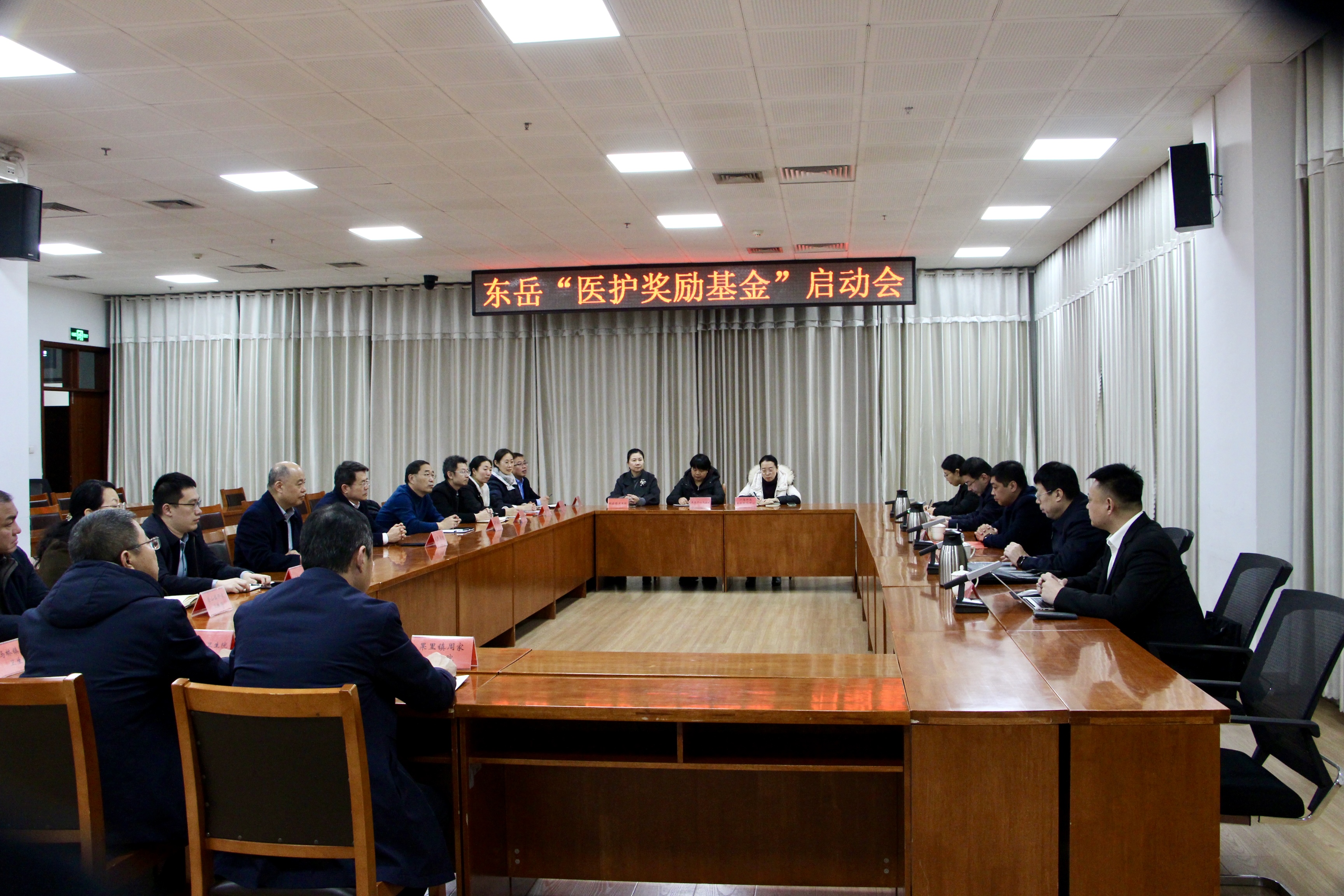 致敬辛勤付出的全县医护工作者，，， 先锋水产“医护奖励基金”启动